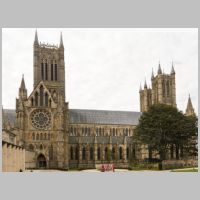 Lincoln Cathedral, photo by Jules & Jenny on Wikipedia,6.jpg